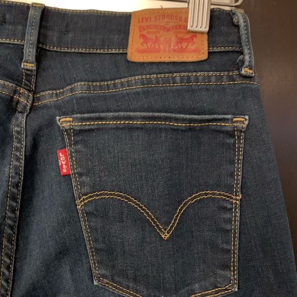 Levi’s | 710 Super Skinny Dark Wash - Picture 3 of 5
